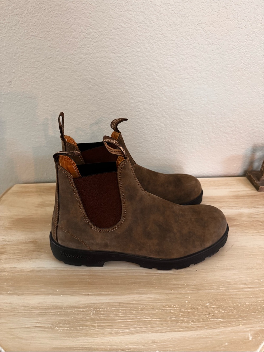 Blundstone Rustic Brown Leather Boots. Mens 10/ Womens 12